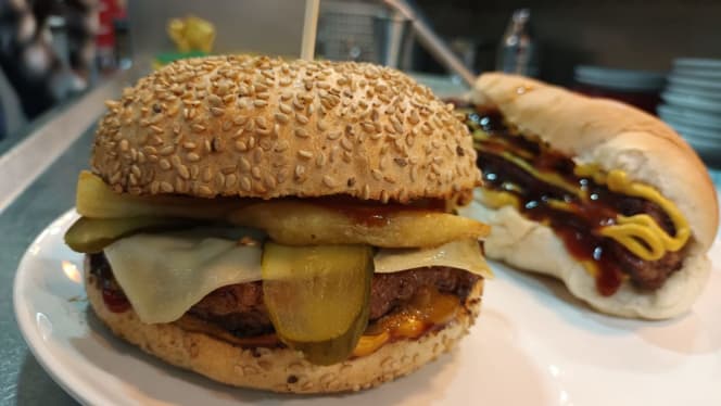 The Brothers Pub - 6