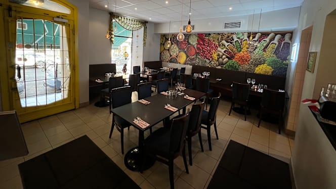 Unan Indisk Restaurang & Bar - 2