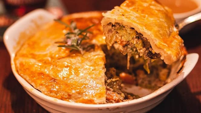 The Stuart, Scottish Pub - 8