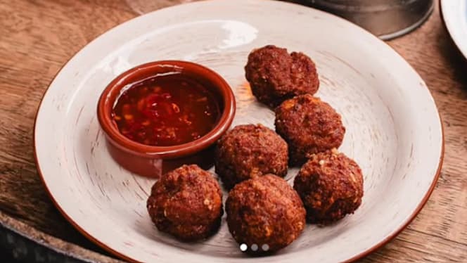 The Stuart, Scottish Pub - 3