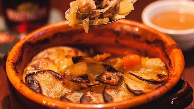 The Stuart, Scottish Pub - 6