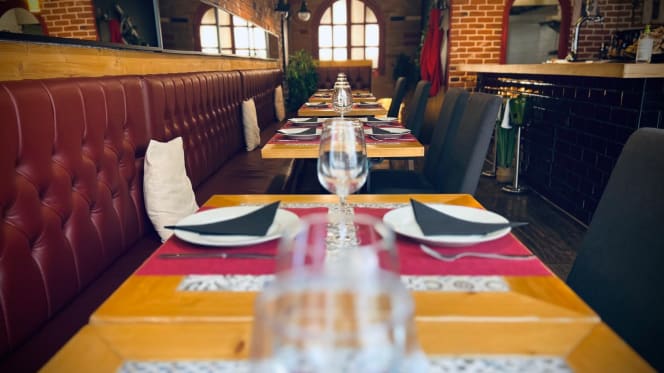 Hungry Gastro Food Bar - 5