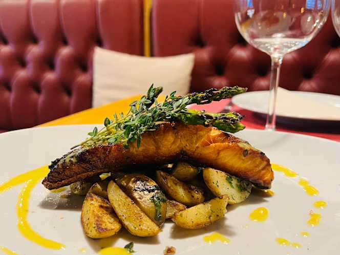 Hungry Gastro Food Bar - 4