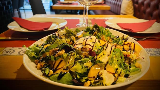 Hungry Gastro Food Bar - 7