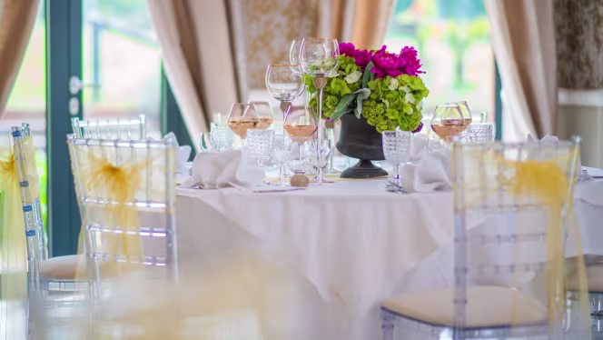 Newlands Corner Restaurant at Guildford Manor Hotel - 8