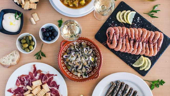 1700 Tapas & Wines - 3