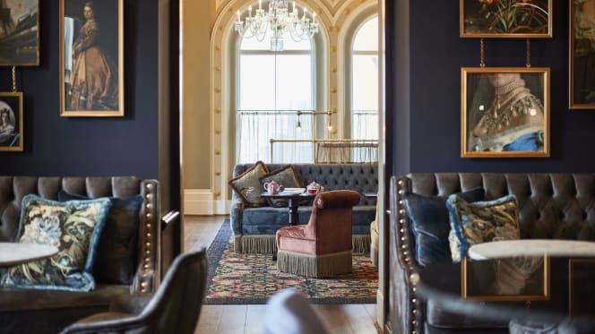 Platform 7 Tea Lounge at Charing Cross - 9