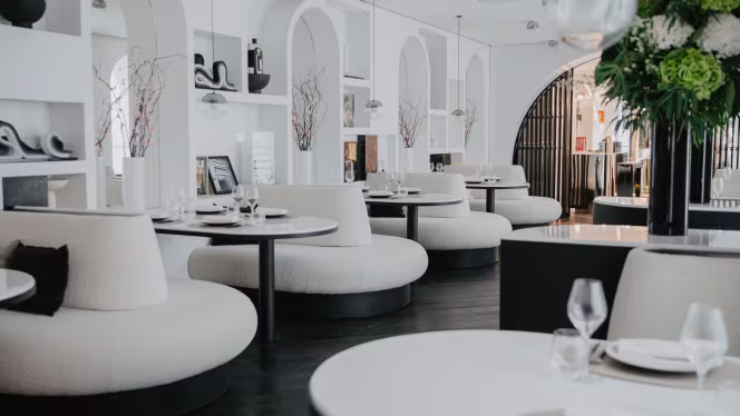 Rosy et Maria – Maison de Beauté Carita - 0