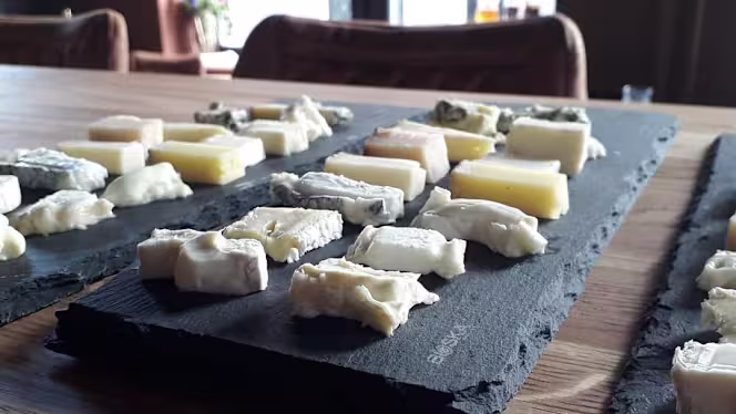 Tafelen bij Zeeuws Meisje - 1