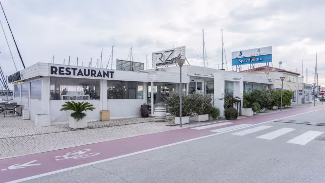 RIZcafè - Nautical Lounge - 3