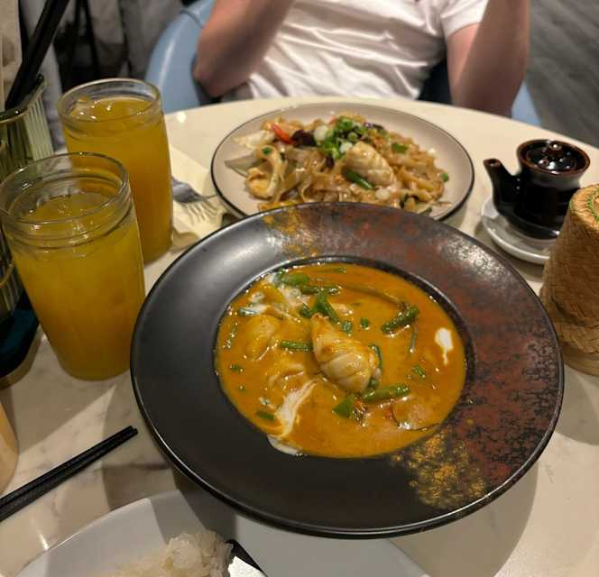 Isara Thai and Japanese Restaurant - 6