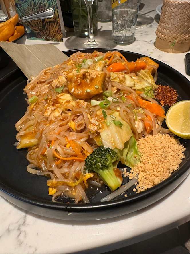 Isara Thai and Japanese Restaurant - 3