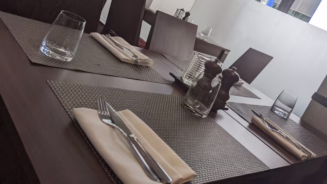 The Restaurant and Bar at Thistle Royal Trafalgar - 1