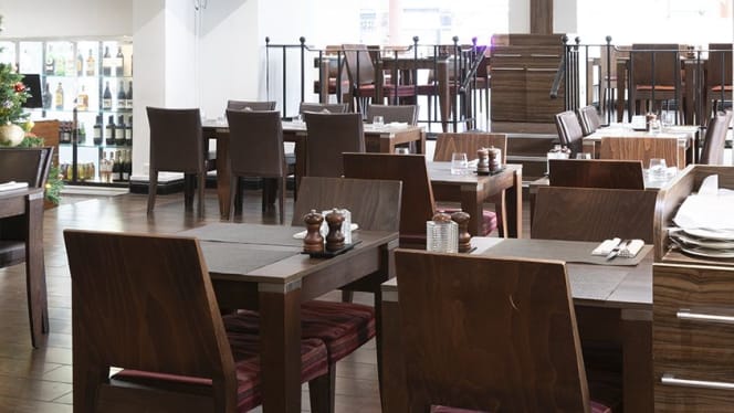 The Restaurant and Bar at Thistle Royal Trafalgar - 5