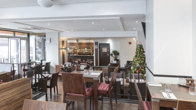 The Restaurant and Bar at Thistle Royal Trafalgar - 7