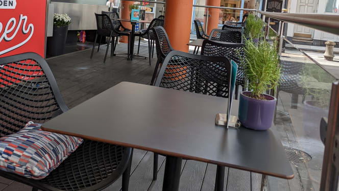 The Restaurant and Bar at Thistle Royal Trafalgar - 9