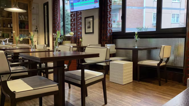 Paparazzi Lounge Restaurant - 5