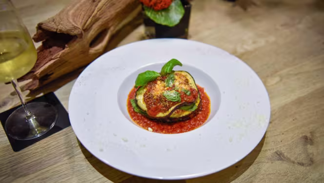 Paparazzi Lounge Restaurant - 1