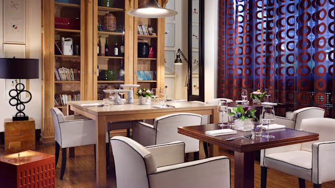 Paparazzi Lounge Restaurant - 6