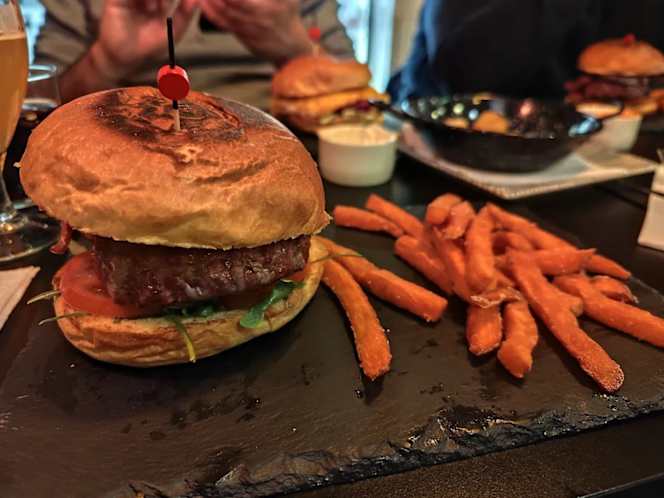 Mr. Carlos -Braseria-Tapas & Burger - 4