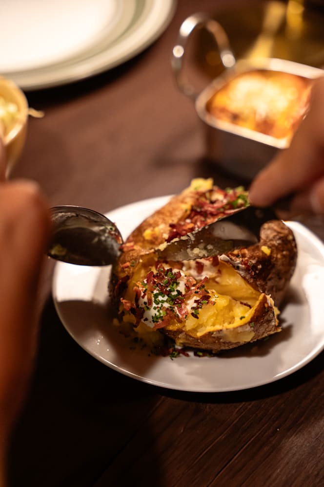 Mary's Pub & Restaurant - 7