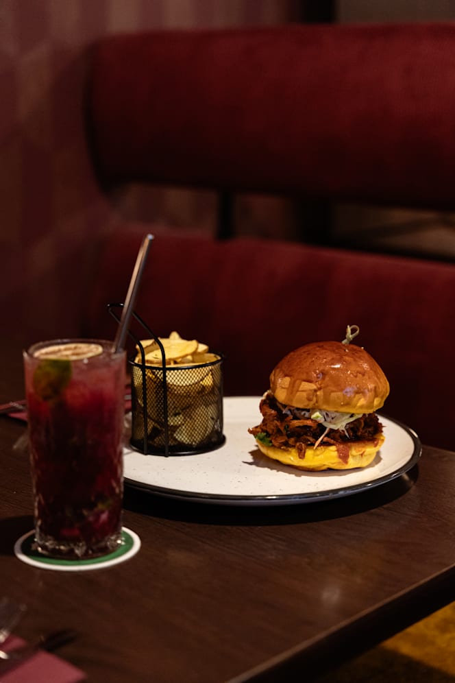 Mary's Pub & Restaurant - 4