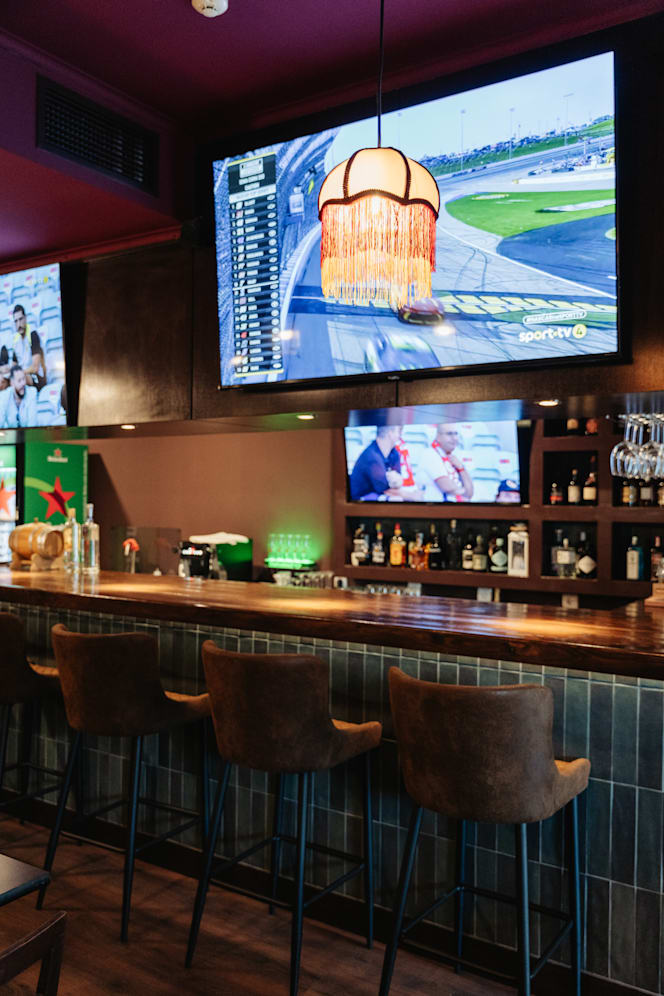 Mary's Pub & Restaurant - 9