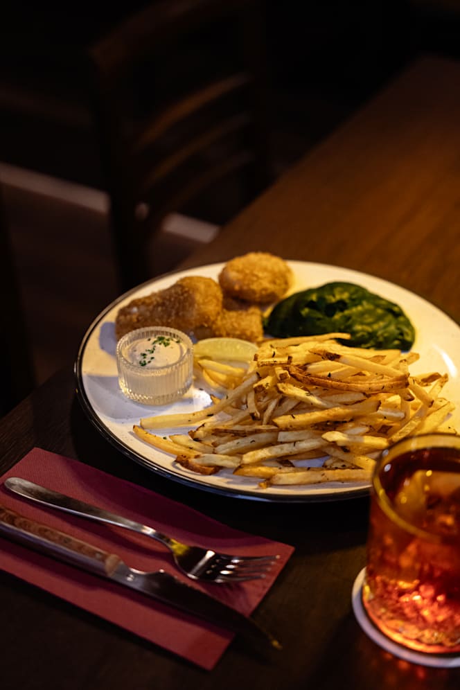 Mary's Pub & Restaurant - 6