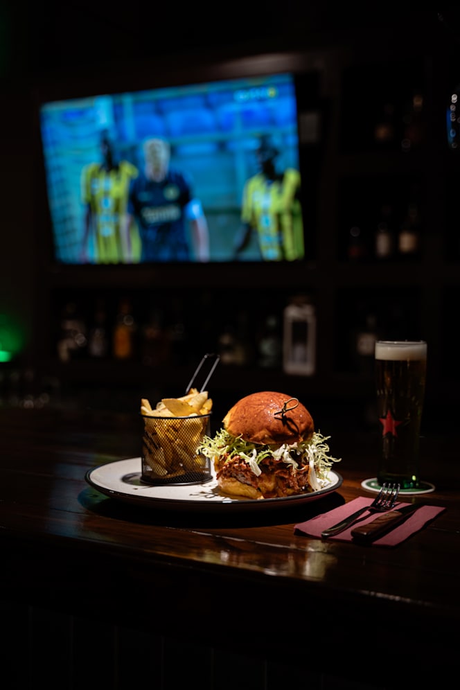 Mary's Pub & Restaurant - 8