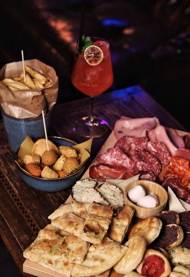Tower Pub - 9