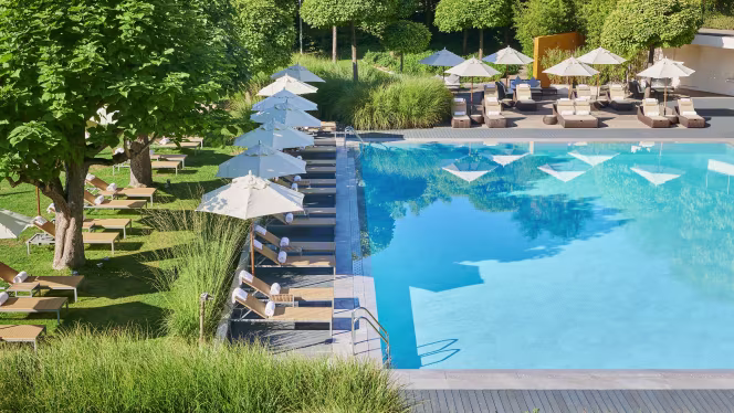 Poolside at InterContinental Genève - 6