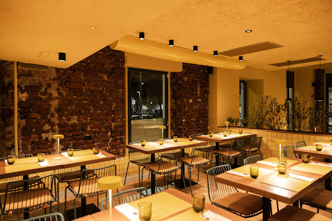 VIA PASTERIA - PIAZZALE ARCHINTO - ISOLA - 7