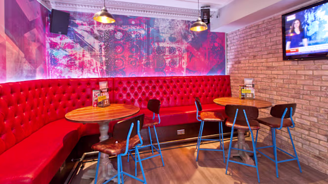 Yates Newcastle-U-Lyme - 8