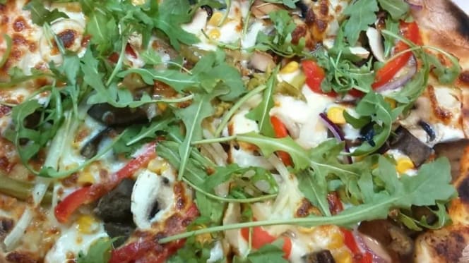 La Divina's Pizzeria - 5