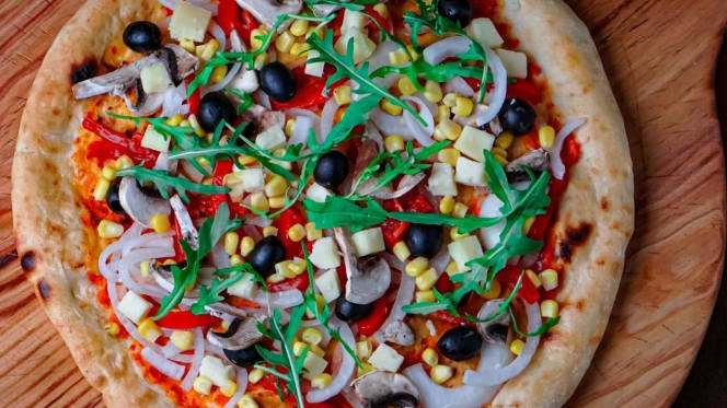 La Divina's Pizzeria - 9