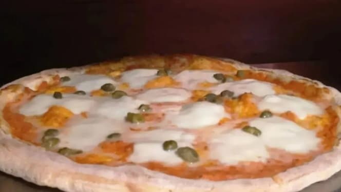 La Divina's Pizzeria - 3