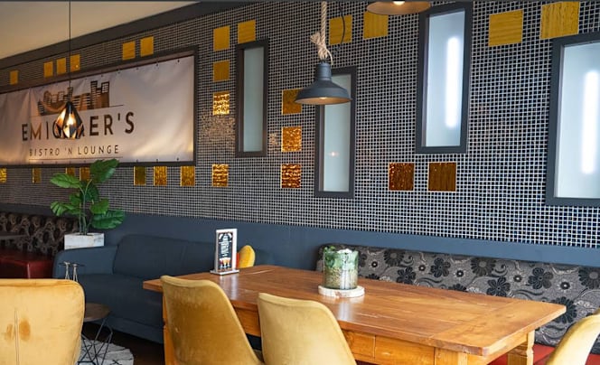 Emiclears Bistro-Lounge - 3