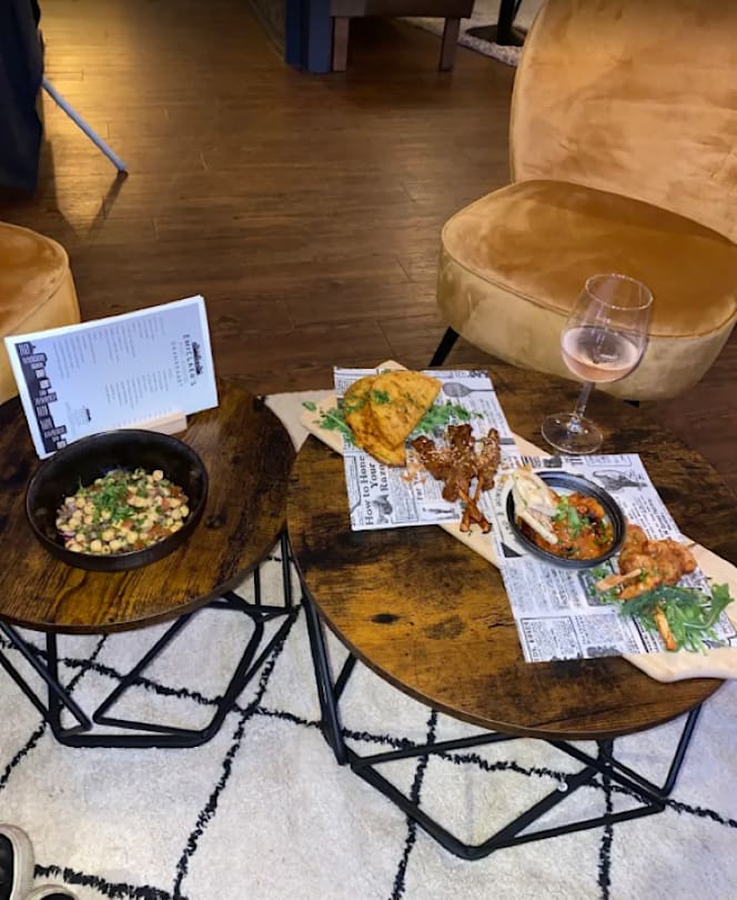 Emiclears Bistro-Lounge - 2