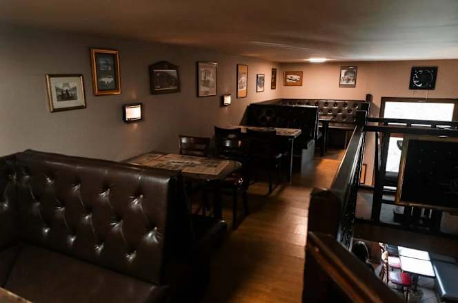 Oldsmobil Pub - 9