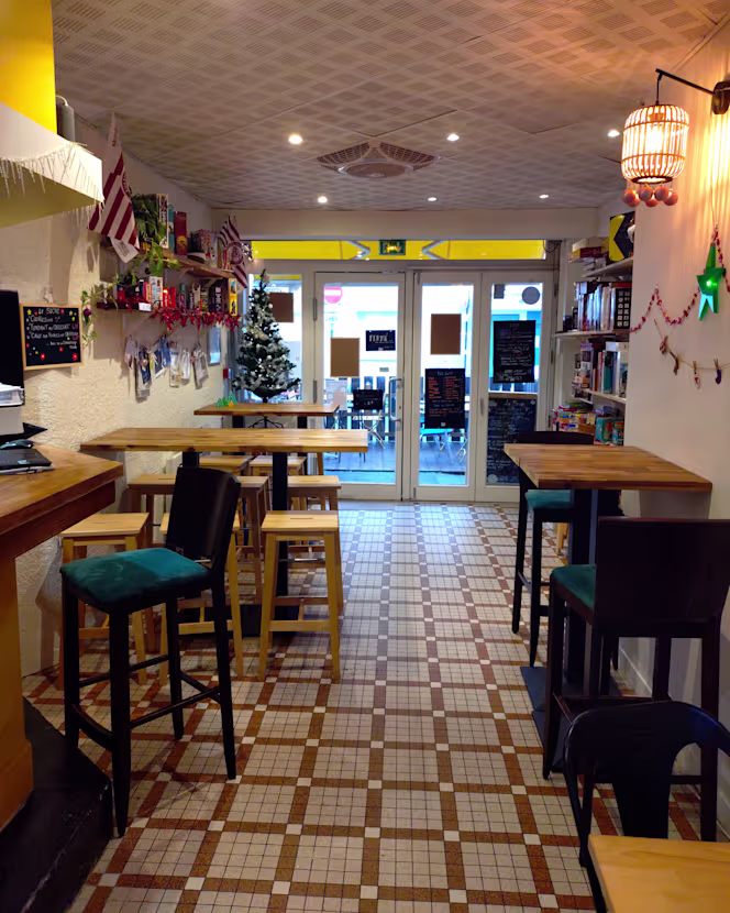 L'OCNI Restaurant - Bar à jeux - 0