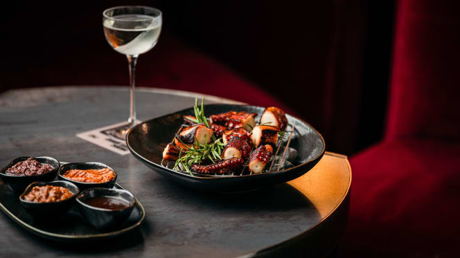 Funky Claude’s Bar - 6