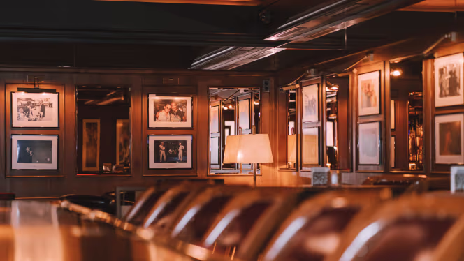 Funky Claude’s Bar - 3