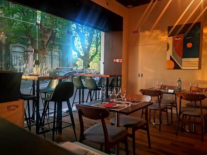 DizTinto Restaurant Wine Bar - 8