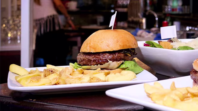 Tu Vuò Fà L'americano - 8