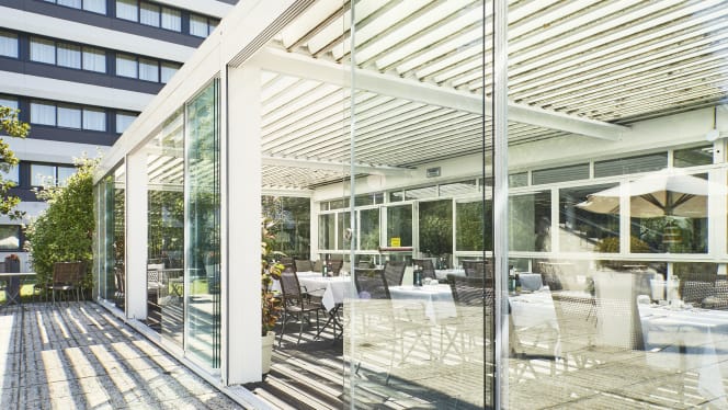 Living Restaurant - 1