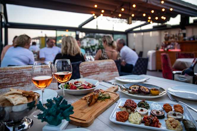 Tria Terrace Restaurant - 5