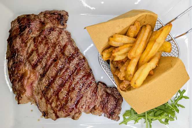 La Prateria Steakhouse & Sports Bar - 2