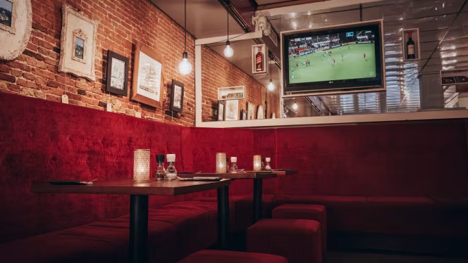 Saint Paul's Lounge Cafe - 4