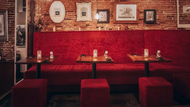 Saint Paul's Lounge Cafe - 7