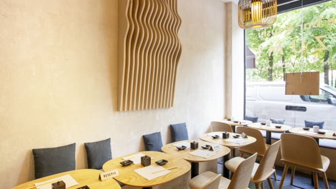 Le Bar à Sushi Izumi - 8